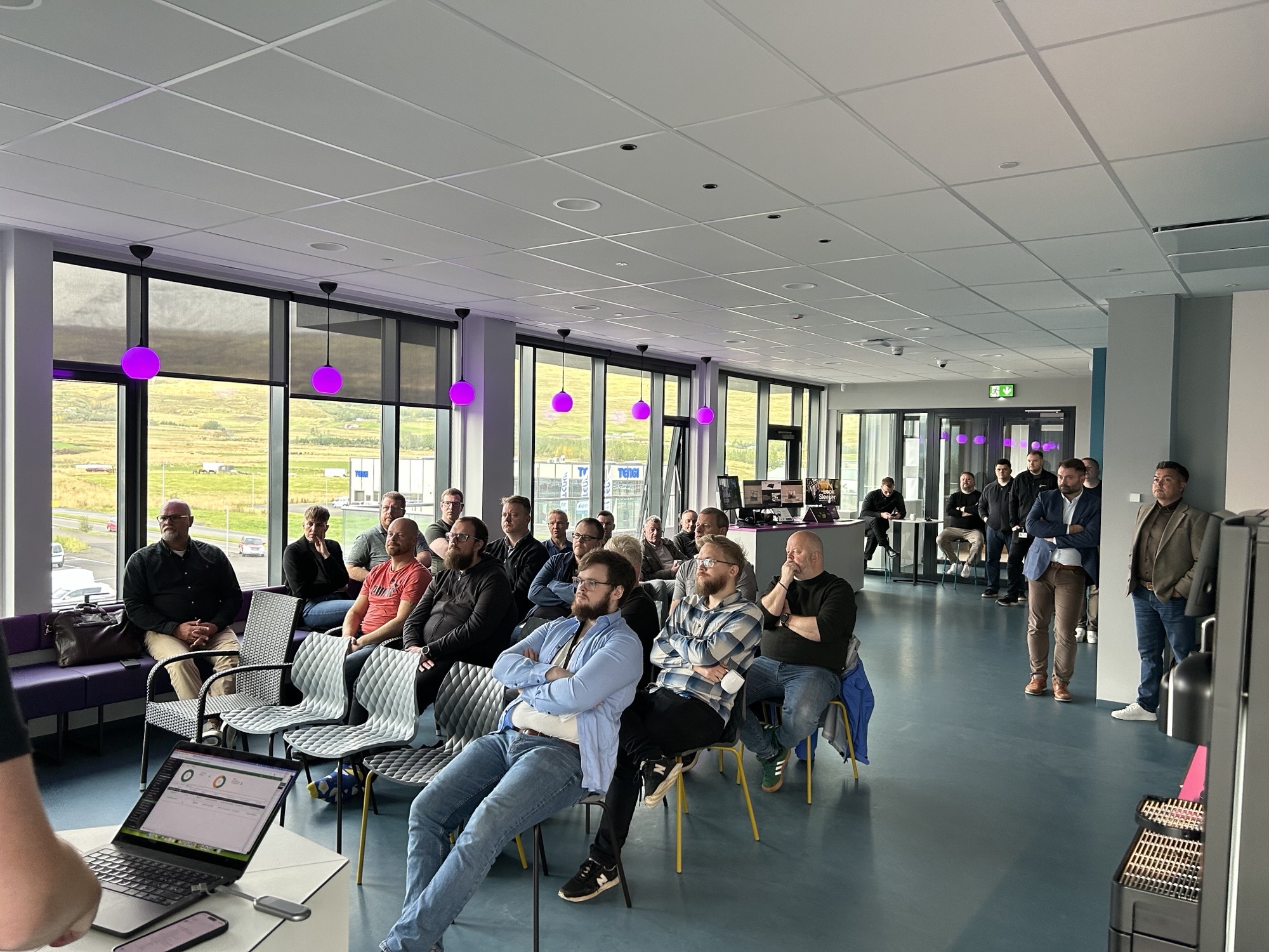 Það var margt um manninn á nýju skrifstofunni okkar á Akureyri.